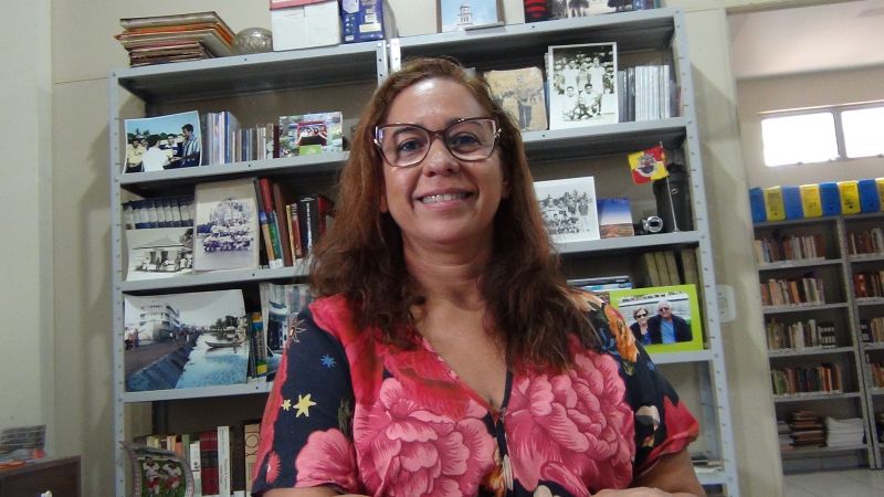 Elivângela Moura Vieira - Professora
